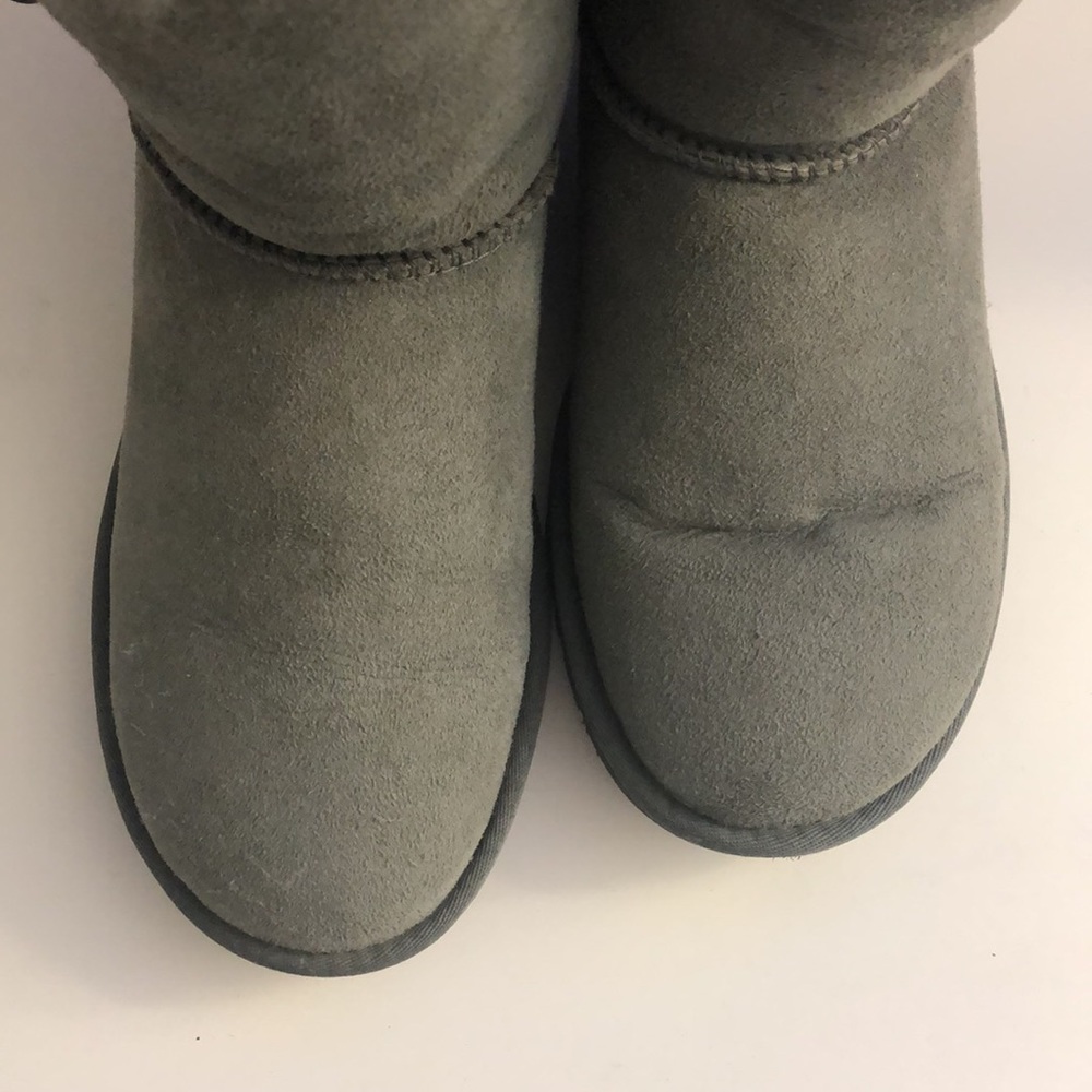 Ugg Bailey Button Size 6 - image 4